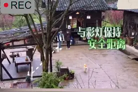 #张艺兴害怕尖嘴动物，何炅帮克服被吓懵，全力抗拒和彩灯保持距离！视频封面