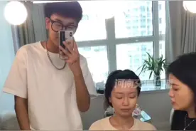 因妈妈颜值太高，母子被误认为情侣。@川娃儿 视频封面