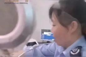 陕西安康：女售票员拒收1毛硬币，竟称没人要，官方责令其深刻检查视频封面