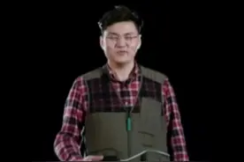 他没有心跳却能像正常人一样生活。脱口秀演员王十七曾因患病心脏严重衰竭，生命危在旦夕。中国自主研发的第四代磁悬浮人工心脏，让他绝处逢生。“看看中国科技，就是这么厉害！”视频封面