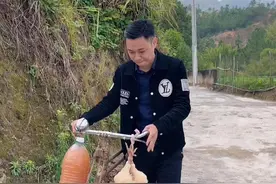 客家版：《骑单车去看妹哩》来了😄#客家话 #歌曲改编 #农村搞笑段子 #搞笑视频 #抖音小助手