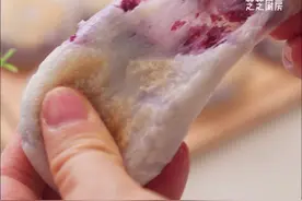 只要家里有糯米粉就能做的紫薯糯米糍粑饼，糥唧唧的，真的太好吃的！视频封面