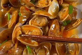 厨师又把好吃的炒花蛤做法给公布了，值得一试#美食趣胃计划 #美食 @DOU+小助手