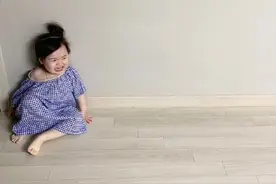 清新脱俗的蓝色格子裙女鹅#黄河温#黄河温表情包视频封面