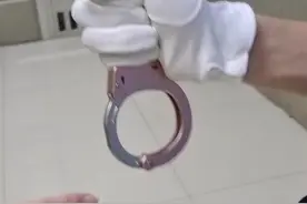 戴手铐的过程中遇到反抗如何处置？你考虑到了吗？#没有硝烟的战场 #政媒原创作者联盟 #司法警察#打击罪犯 #司法警察实战化训练 视频封面