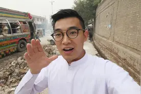 巴铁公交车，中国人免费，中巴友谊万岁！ #在家带你看世界视频封面