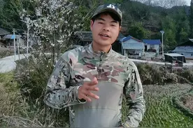 您知道吗？一只蜜蜂要飞行15万多公里采集两万朵花左右才能酿出一斤的蜂蜜#诱蜂 #养蜂 #农业农村 @抖音短视频 视频封面