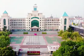 孟州市韩愈小学的孩子们用稚嫩的声音高唱《红星歌》视频封面
