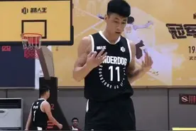 姜还是老的辣！王晶时隔一年再夺大赛冠军，来看一组帅炸的庆祝手势@晶爷🖤老妖怪 大家打球时有什么特别动作？视频封面