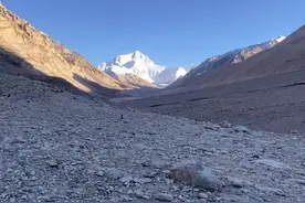 你知道攀登一次珠峰的价格是多少吗，今天我们就来好好算一算。#自驾游 #珠峰 #珠穆朗玛峰 #珠峰大本营 @DOU+小助手视频封面