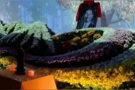 11月15日上午，袁隆平院士骨灰安葬仪式在长沙唐人万寿园陵墓举行。