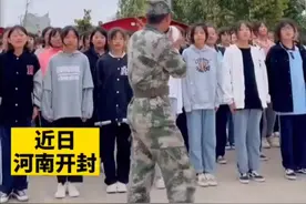 #女生 #军训 主动#表演 才艺，成功让教官慌了。网友：教官是不是玩不起！  来源:十堰晚报视频封面