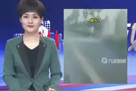 山东兰陵，洒水车喷3名路人一身水，司机被开除，负责人被罚10000元。公司：将向路人道歉视频封面
