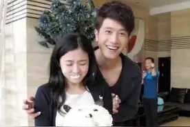 张含韵否认与彭冠英领证结婚，称自己单身未婚。#彭冠英 #张含韵 #娱乐播报台视频封面