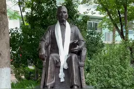 四代衡中人，一生衡中情。衡水中学首任校长张泽民同志铜像揭幕仪式成功举行，张泽民校长家族四代齐聚衡中。视频封面