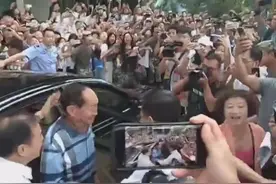 袁隆平粉丝大型见面会太火爆 这个“爱豆”你追吗？#袁隆平出席湖南农大开学典礼 #袁隆平视频封面