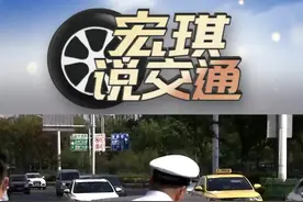 女车主：“我向右变道，他撞的我！”，男车主：“我直行，她占两股道”。宏琪：？？？ #江苏dou知道 