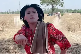 老表们你在不回来收麦，你家麦头都掉地上了，等到孩她妈，换了孩他爸，在回来都晚啦😀😀#收小麦啦视频封面