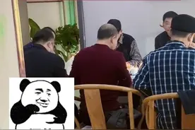 九科老师一起上门家访查作业，压迫感扑面而来。网友：不知道的以为专案组来查案了#现场实拍 #寒假作业赶工现场 #记录真实生活 #隔着屏幕都感受到了激动视频封面