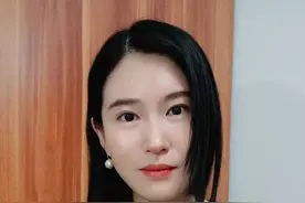 巴菲特减持比亚迪
股神的真相！#财经 #投资 #许琼娜 #巴菲特 #比亚迪 视频封面