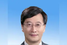 四所985高校迎来新校长！三人为副部级，他曾任央行副行长视频封面