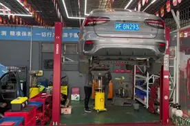 荣威i5重力换变速箱油，拆油底壳换变速箱滤芯。C V视频封面