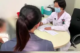 孩子缺钙的绝大多数症状其实都是谣传，多数孩子都不需要补钙，但约有20%左右孩子缺铁，原因主要是肉吃的少，吃得晚视频封面