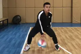 如果你运球老是掉的话那就赶紧多加练习吧 #球性练习 #篮球 #抖音小助手视频封面