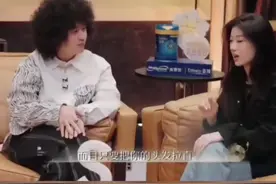#单依纯 依纯和曾比特聊发型😄，刘惜君意外躺枪😄@单依纯 视频封面