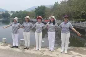 虽然我们不是真正的海军，但我们热爱大海，更爱这蓝色的海军服视频封面