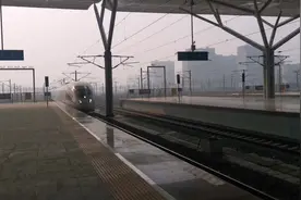 在长沙南换乘高铁赴宜春视频封面