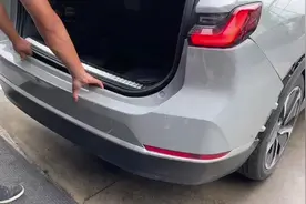 电动车蔚来es8开启拖挂模式，后拖自行车架和储物箱！#拓乐视频封面