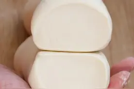 发面怎么揉才光滑？1分钟教你揉面技巧，方法简单超实用#美食 #面食 #揉面视频封面