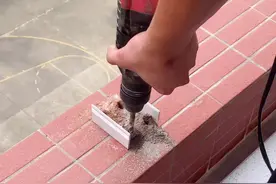 安装阳台栏杆底座全过程，牢固可靠！#蓝天蓝全铝扶手 @抖音短视频视频封面
