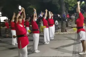 磁疗可以通过对穴位或治疗部位产生影响，来达到镇痛、消炎消肿视频封面