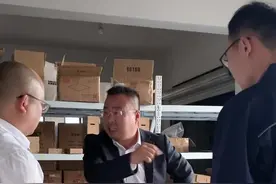大学生寒窗苦读十几年，一个月拿着几千的工资，干着最累最脏的活，王总为大学生沉冤昭雪，是金子总会发光的！#传递正能量 #正能量段子剧情 #为善良老板点赞视频封面