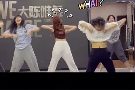 #运城 #舞蹈课堂随拍 分享一个排练中的趣事胖丁老师秒变不明物体!笑到劈叉 ！没笑你打我！视频封面