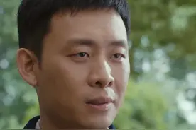 #网剧重生之门 把背影留给黑暗的过去，而将一张笑靥朝向阳光 #张译 #王俊凯视频封面