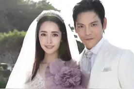 #向佐 #郭碧婷 #婚礼 现场～满屏幕的#幸福 爱意～祝福❤️#if姐 #明星 #爱情 #撒狗粮视频封面