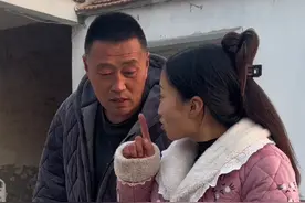 真是家娶活宝，幸三代😂粘人儿媳变套路，奶奶也懵圈#我的乡村生活 #乡村守护人 #新农村计划2022 #原创搞笑 #农村搞笑段子 @DOU+小助手 @DOU+上热门