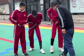  气温骤降河南一夜入冬，老师逐一检查学生是否穿秋裤 #河南dou知道   视频封面