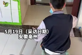 坚强！12岁双腿瘫痪小男孩每天骑扭扭车拉书包上课，妈妈：希望能有机会重新走路#坚强 #坚强的孩子 视频封面