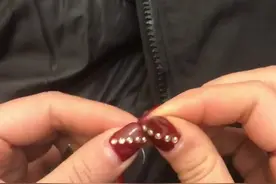 新衣服吊牌取下来🉐妙招，分享给朋友们！#dou出新知 #衣服 #生活小妙招视频封面