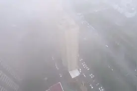 海市蜃楼大运城，拨开云雾见真容。楼宇林立人车流视频封面