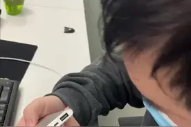 充电宝突然爆燃，这个行为一定要注意#火灾隐患 #隐患排查 #安全无小事 #安全出行 #防患于未然 #抖音传播正能量 @抖音短视频 视频封面