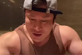 腌制4小时，烤箱80分钟，外焦里嫩又多汁的烤羊腿宣判封顶#几乎没有热量 #起来搞点夜点心778