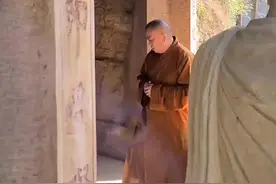 少林寺方丈在天柱山山脚下的三祖寺祈福，他希望疫情早日过去，国泰民安！#安徽天柱山 #少林寺 #释永信 #心诚则灵 视频封面