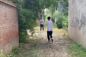 崩溃就在一瞬间！我住娘家就像带三个孩子一样天天都能烦死视频封面