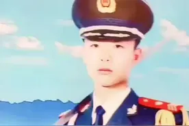 #感动瞬间23岁 军嫂.吴海燕怀孕5个月，丈夫在海上，因公牺牲，不顾亲人反对，在婆家生下，遗腹子，她独自边带孩子边工作#岁月的痕迹 #吴海燕 视频封面