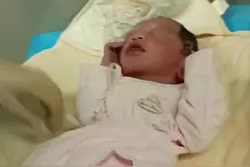 #产房故事 #新生儿 妈妈想要佩奇，却来了个乔治，粉粉衣服也好看😊视频封面